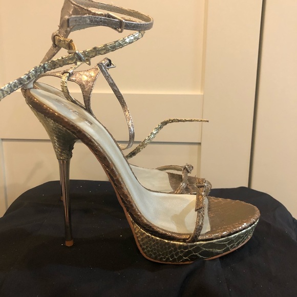 Gold and bronze strappy heels - Picture 5 of 6